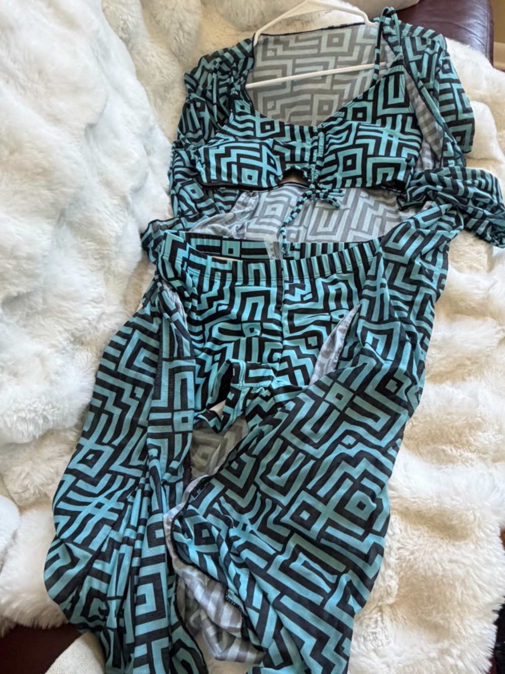 Geometric Aqua and Black 3 Piece Set - Picture 10 of 13
